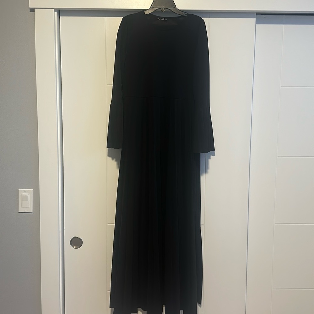 Black Long Sleeve Pleated Maxi Dress